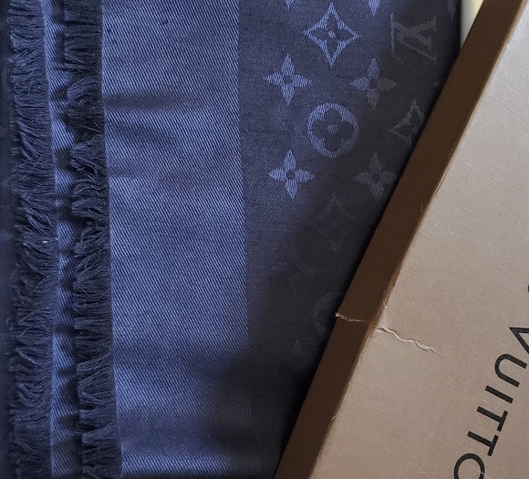 Navy louis vuitton scarf Clearance
